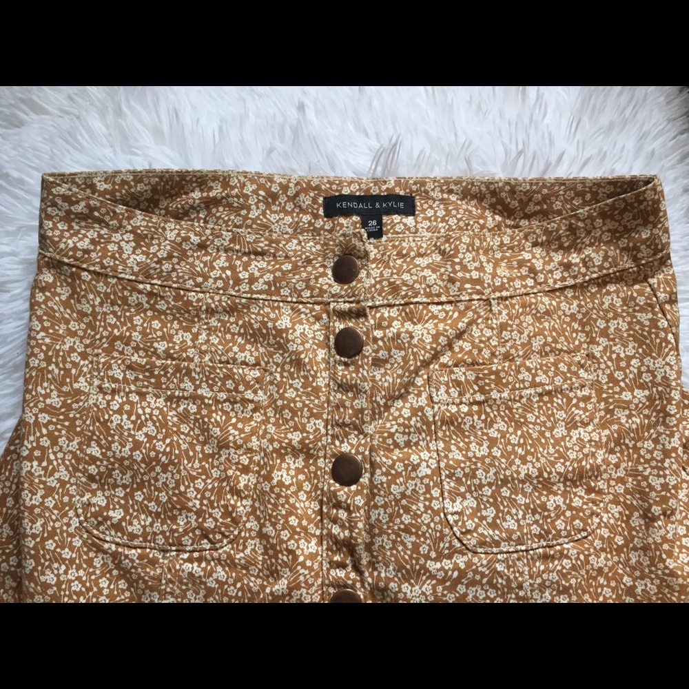 Floral button skirt - Picture 3 of 4